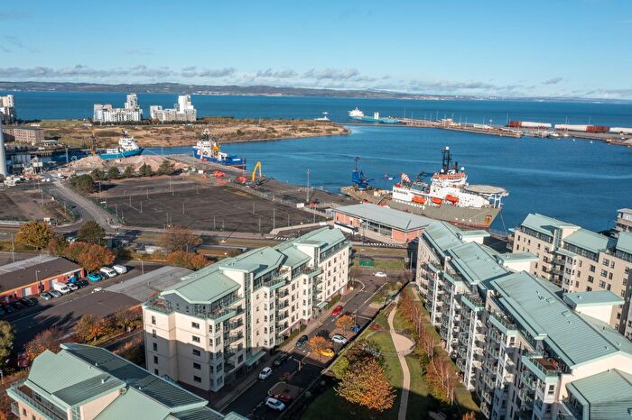 2 Bedroom Flat For Sale In / Portland Row, The Shore, Edinburgh, EH6