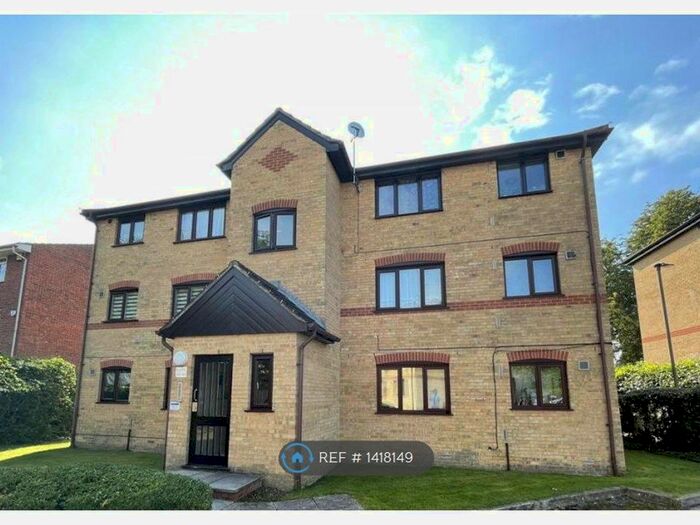 1 Bedroom Flat To Rent In Woodfield Close, Enfield, EN1