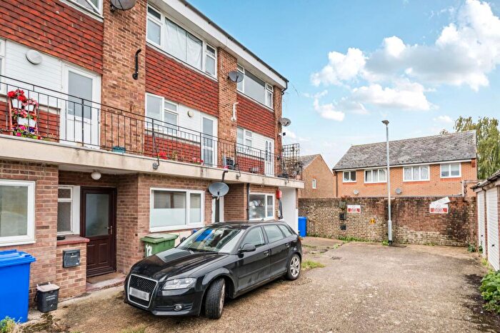 2 Bedroom Apartment For Sale In Sommerville Close, Faversham, ME13