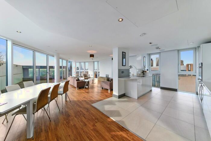 3 Bedroom Apartment To Rent In Altitude Point, Alie Street, Aldgate, E1