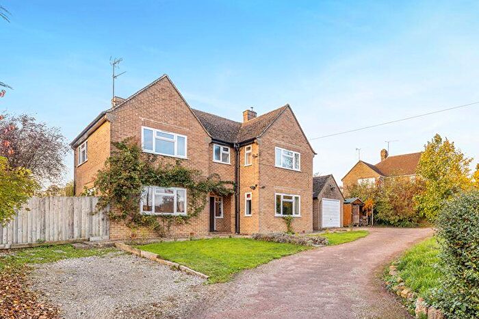 4 Bedroom Detached House For Sale In Courtington Lane, Bloxham, OX15