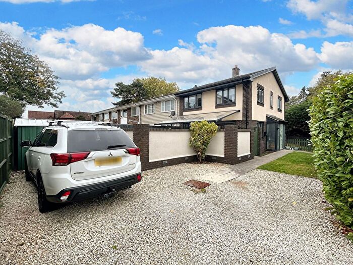 3 Bedroom End Of Terrace House For Sale In Butts Ash Lane, Hythe, SO45