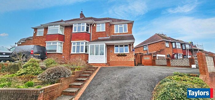 4 Bedroom Semi Detached House For Sale In Kingsway, Wollaston, Stourbridge, West Midlands, DY8