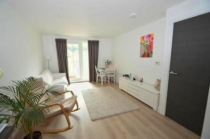 1 Bedroom Flat To Rent In Flambard Way, Godalming, GU7