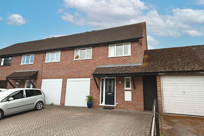 3 Bedroom Terraced House For Sale In Cansfield End, Newbury, RG14