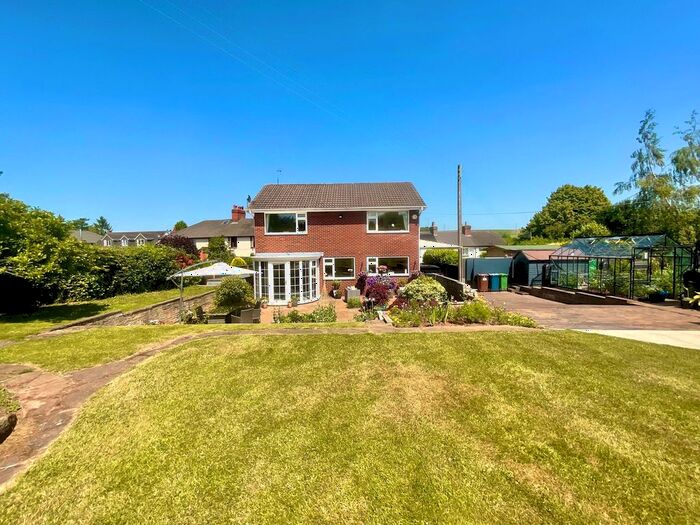 3 Bedroom Detached House For Sale In Meaford Road, Barlaston, ST12