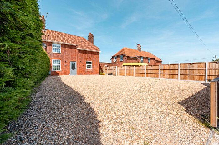 3 Bedroom Semi Detached House For Sale In Bungay Road, Scole, IP21