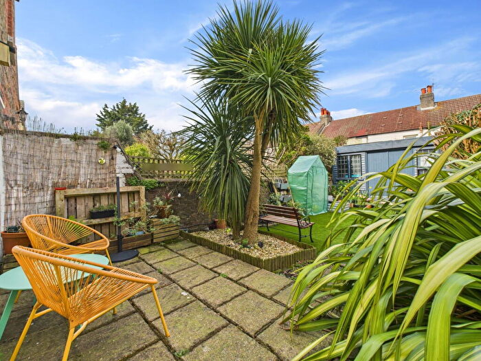 2 Bedroom Flat For Sale In St Matthews Road, Worthing, BN11