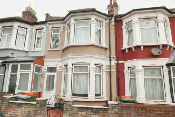4 Bedroom Terraced House To Rent In Sibley Grove, London, E12