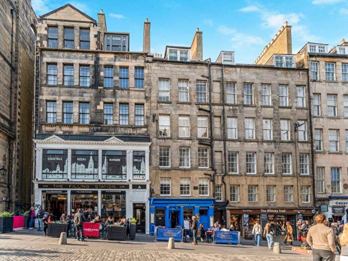 1 Bedroom Flat To Rent In High Street, Geddes Entry, Old Town, EH1