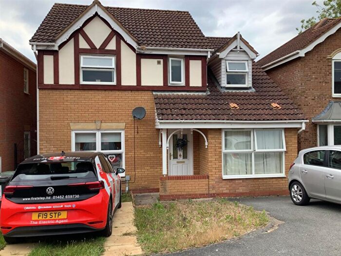 4 Bedroom Detached House To Rent In Ivel Road, Shefford, SG17