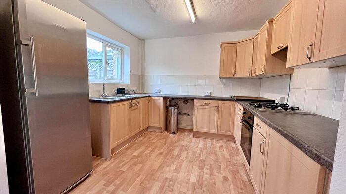 3 Bedroom Flat To Rent In Station Approach, Meopham, DA13