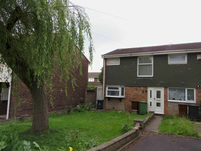 3 Bedroom Semi-Detached House To Rent In Boswell Close, Darlaston, Wednesbury, WS10