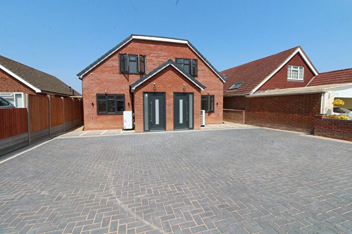 4 Bedroom Bungalow To Rent In Brompton Farm Road, Rochester, ME2