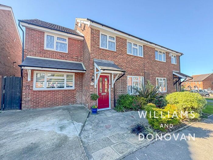 4 Bedroom Semi-Detached House For Sale In Buckingham Road, Hockley, SS5