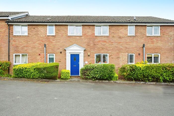 2 Bedroom Apartment For Sale In Badgers Close, Forest Hill, Oxford, OX33