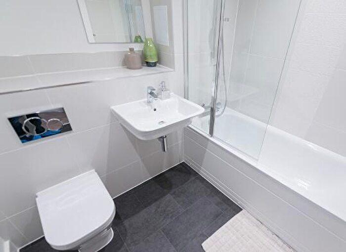 2 Bedroom Flat To Rent In Holmbush Mews, The Green, RH12