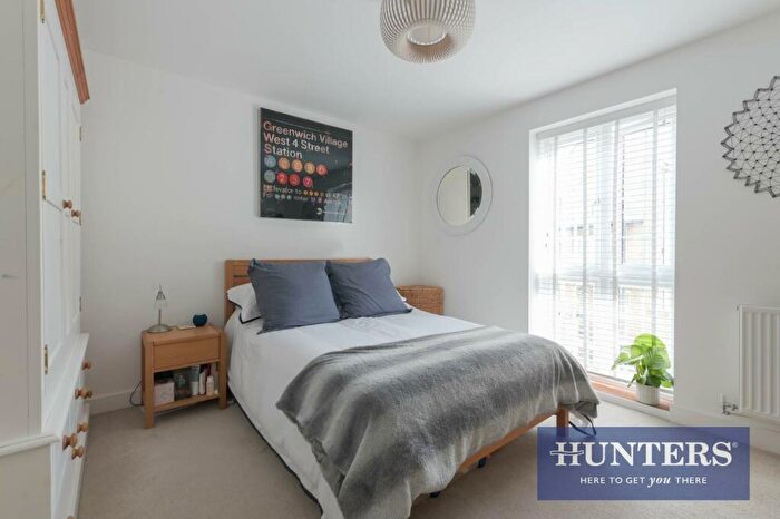 1 Bedroom Flat For Sale In Gunpowder Road, Worcester Park, KT4
