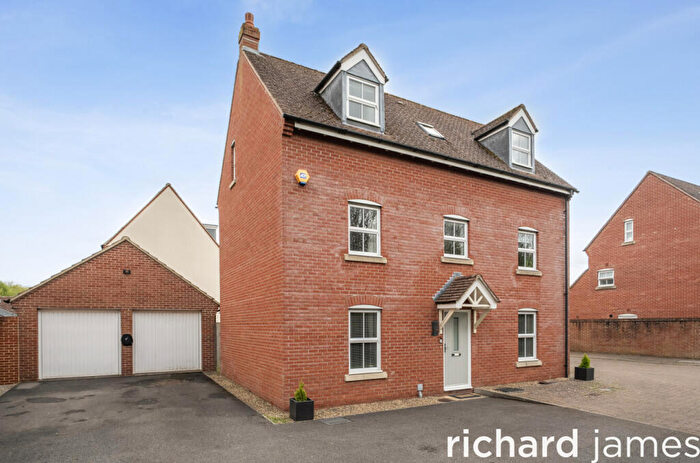 5 Bedroom Detached House For Sale In Granica Close, Haydon End, Swindon, SN25