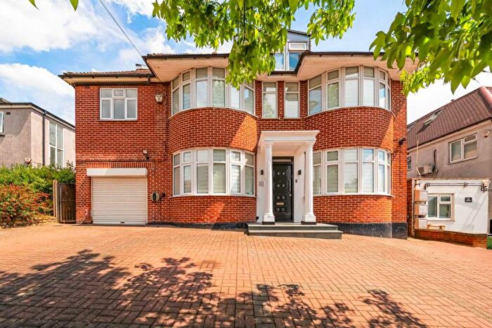 5 Bedroom Detached House To Rent In Fairholme Gardens, Finchley, N3