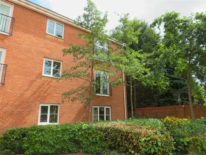 2 Bedroom Flat To Rent In The Avenue, Darlaston, Wednesbury, WS10