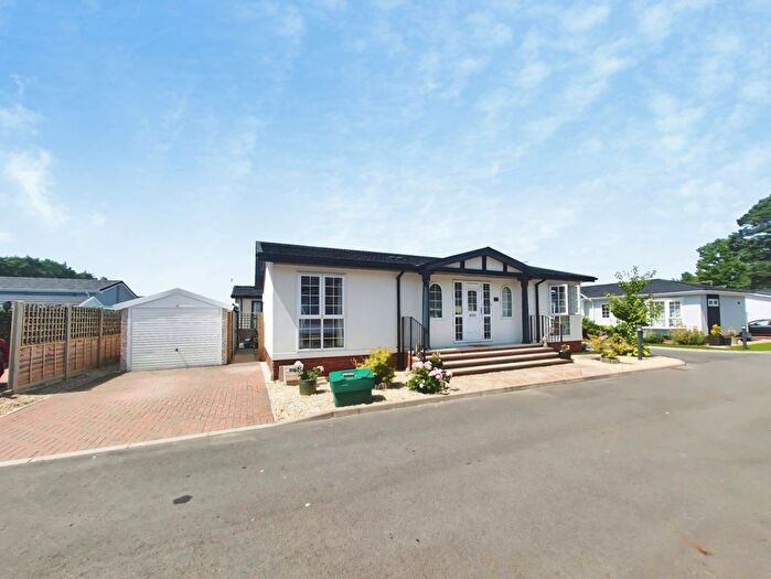 2 Bedroom Property For Sale In West Road, Wokingham, RG40