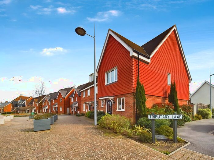 2 Bedroom End Of Terrace House To Rent In Illett Way, Faygate, Horsham, RH12