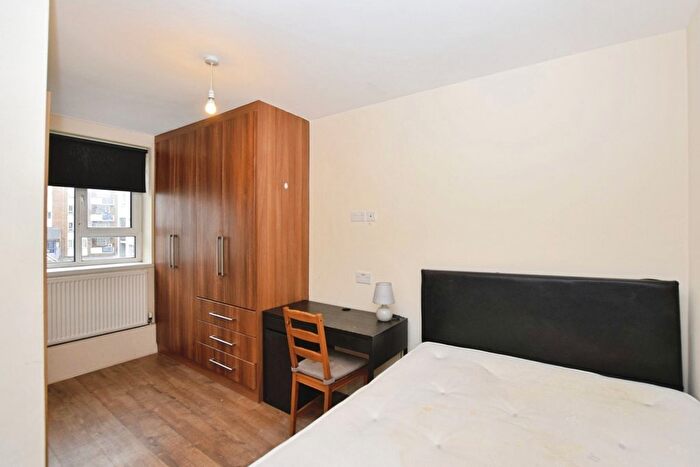 Studio To Rent In Rennie Estate, London, SE16