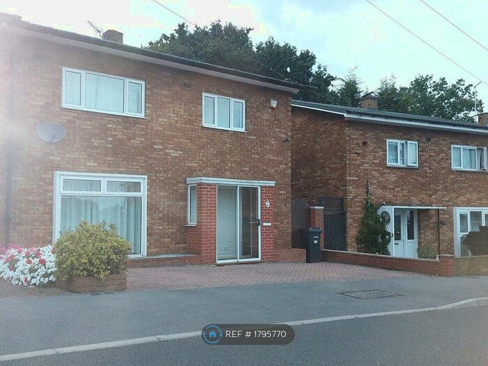 3 Bedroom Semi-Detached House To Rent In Tudor Crescent, Ilford, IG6