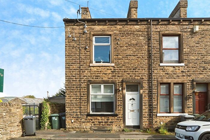 2 Bedroom End Of Terrace House For Sale In Oxford Street, Keighley, BD21