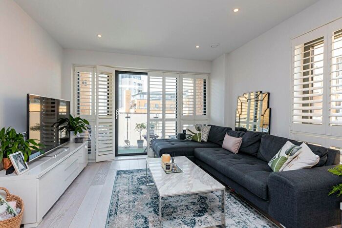 2 Bedroom Flat To Rent In Knightley Walk, London, SW18