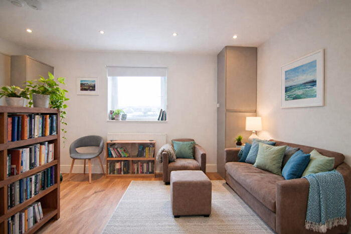 1 Bedroom Flat To Rent In Kenham House, Wilder Street, BS2