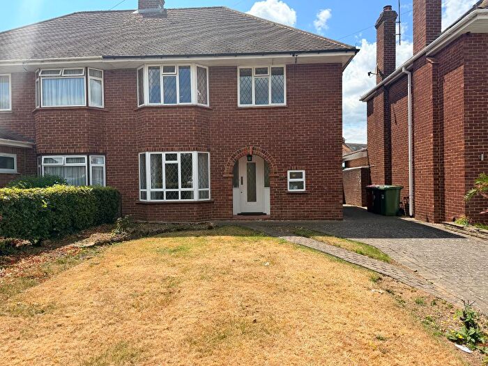 3 Bedroom Semi Detached House For Sale In The Glen, Slough, SL3
