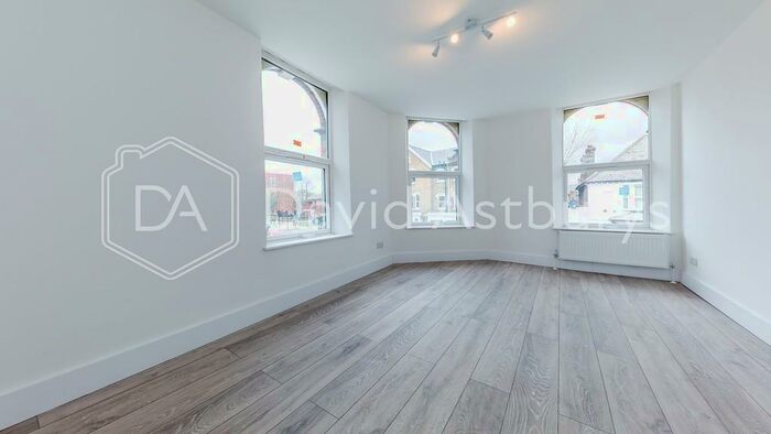 3 Bedroom Apartment To Rent In Turnpike Lane, Crouch End, London, N8