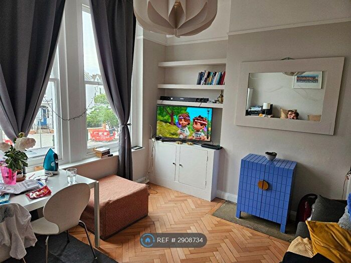 3 Bedroom Maisonette To Rent In Ritherdon Road, London, SW17