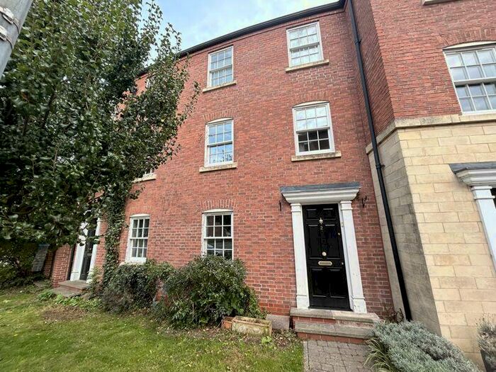 4 Bedroom Town House To Rent In Thames Street, Louth, LN11