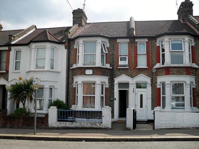 1 Bedroom Flat To Rent In Albert Road, London, E18