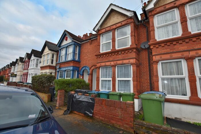 1 Bedroom Flat To Rent In Kensington Avenue, Watford, WD18