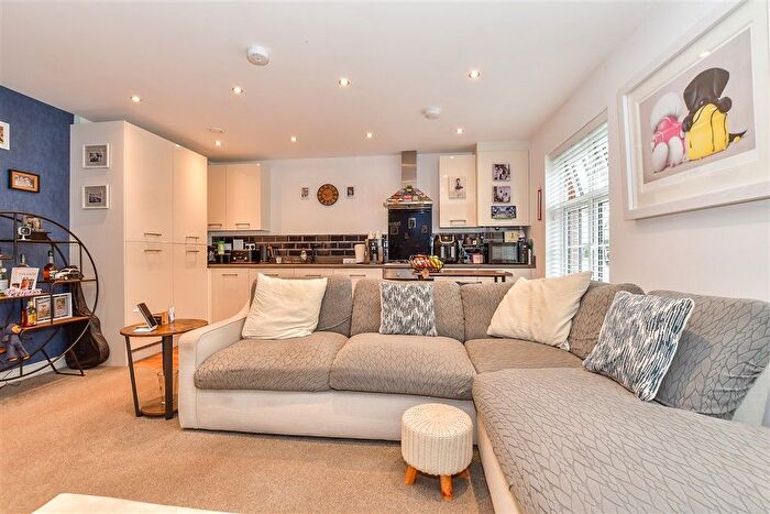 1 Bedroom Flat For Sale In Challenger Way, Marden, Tonbridge, Kent, TN12