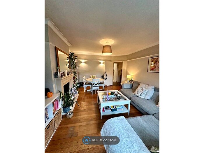 2 Bedroom Flat To Rent In West Street Lane, Carshalton, SM5