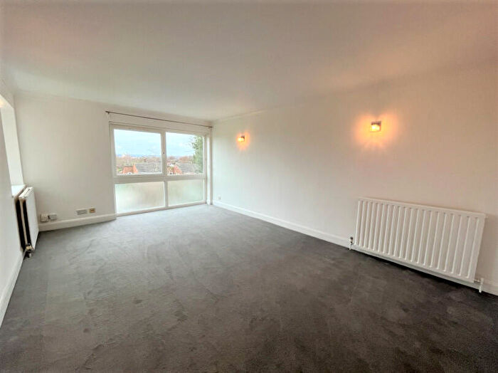 2 Bedroom Flat To Rent In - Widmore Road, Bromley, Kent, BR1