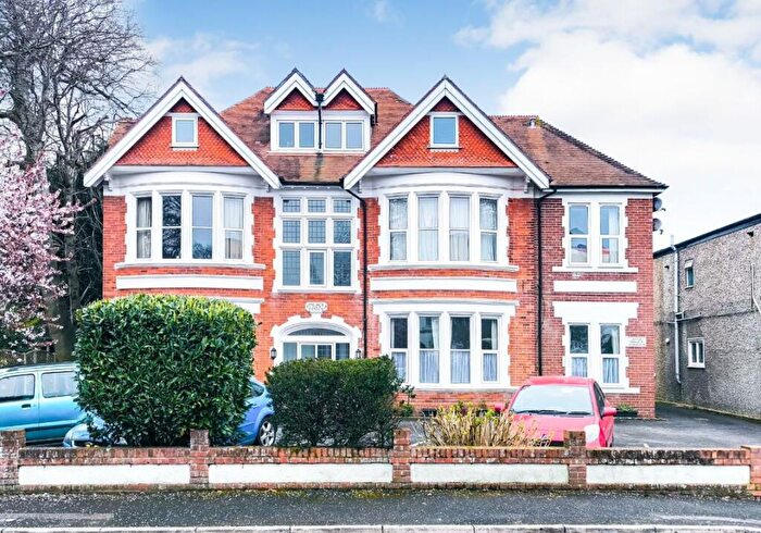 2 Bedroom Flat For Sale In Flat Oriel Lodge, Wollstonecraft Road, Bournemouth, Dorset, BH5