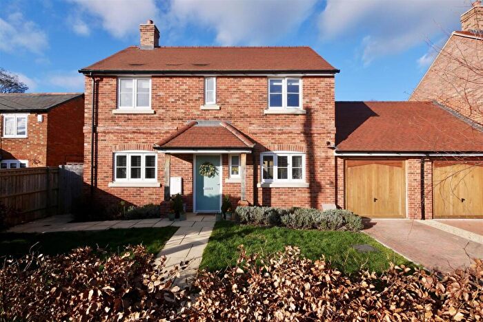 3 Bedroom Link Detached House For Sale In Martins Lane, Dorchester-on-Thames, OX10