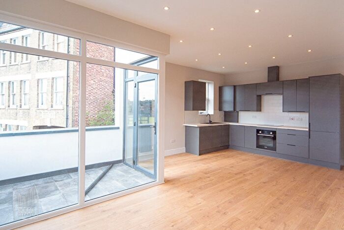 2 Bedroom Flat To Rent In Harvey Road, Haringey, N8
