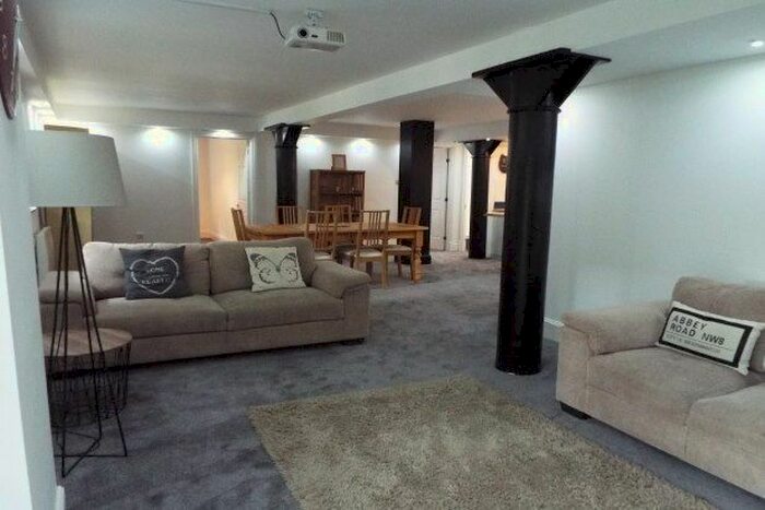 2 Bedroom Flat To Rent In Llansannor Drive, Cardiff, CF10