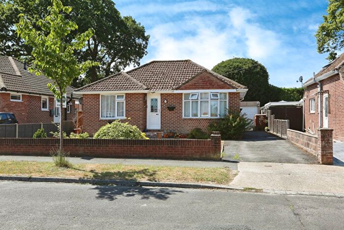 2 Bedroom Detached Bungalow For Sale In Southmead Road, Fareham, PO15