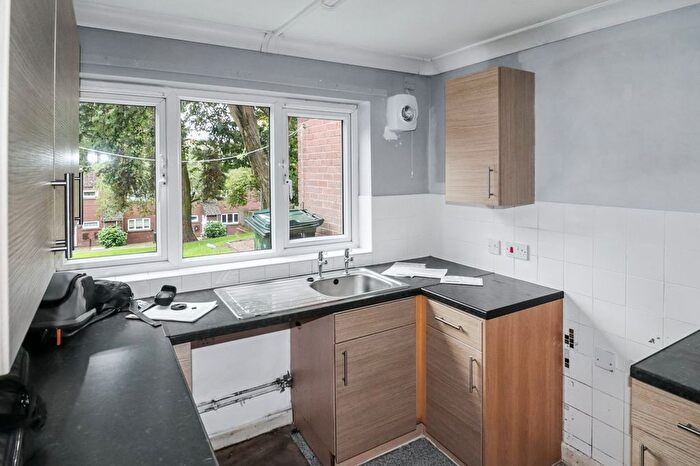 2 Bedroom Flat For Sale In Rosemount Close, Keighley, BD21