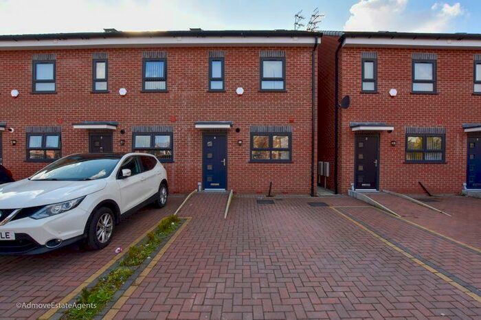 3 Bedroom Mews To Rent In Somerset Road, Failsworth, M35