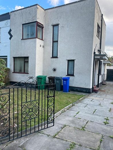 3 Bedroom Semi Detached House To Rent In Altrincham Road, Manchester, M23