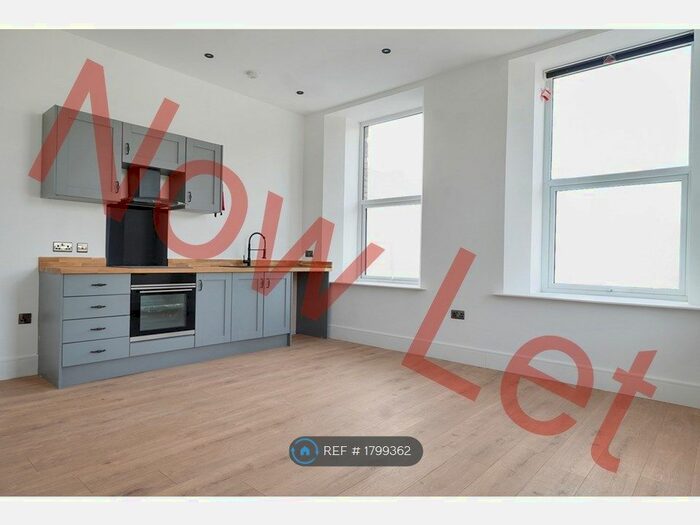 1 Bedroom Flat To Rent In Tudor House, Brighouse, HD6